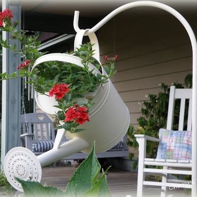 Creative watering can container: 