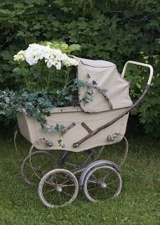 Hmmm...planted with Baby's Breath could be fun!: 