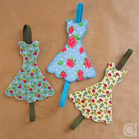 Tutorial de marcadores de vestidinhos primaveris: 