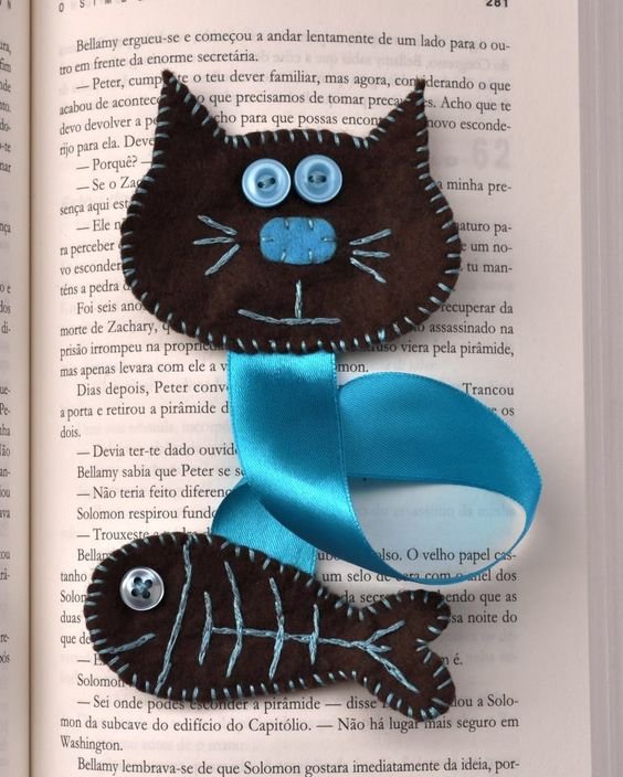 Lovely idea for a bookmark! Pin links through to interesting Facebook page, rather than directly to this bookmark...: 