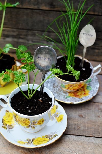 I think I have everything needed to make these on hand right now... mom might miss her spoons though. I sense an excuse to go thrifting!: