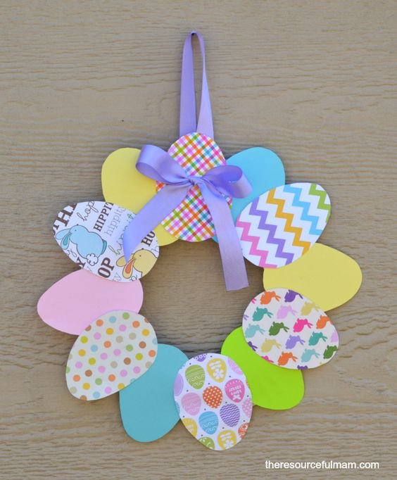 This is a easy paper Easter wreath craft that kids and adults can enjoy.: 
