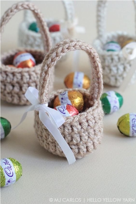 Another cute basket crochet pattern - would work well crocheted with household string.