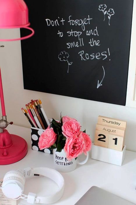 Detalhe lindo para escrivaninhas ou criado mudos.